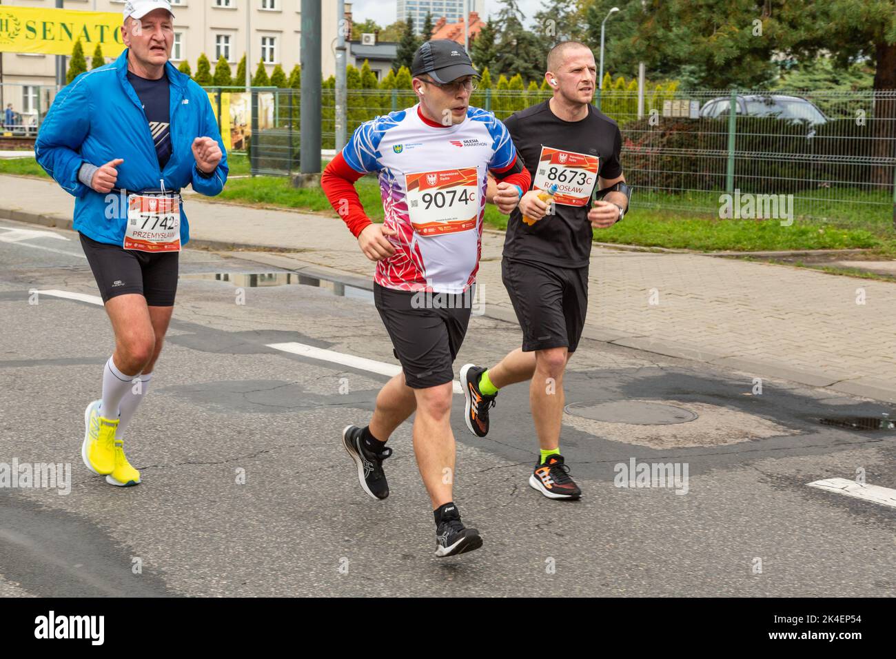 Slesia Marathon 2022, Katowice, Slesia, Polonia. Ottobre 02, 2022. Maratona di Slesia 2022. Maratoneta che corre per le strade di Katowice Foto Stock