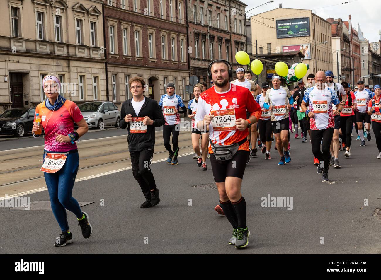 Slesia Marathon 2022, Katowice, Slesia, Polonia. Ottobre 02, 2022. Maratona di Slesia 2022. Maratoneta che corre per le strade di Katowice Foto Stock