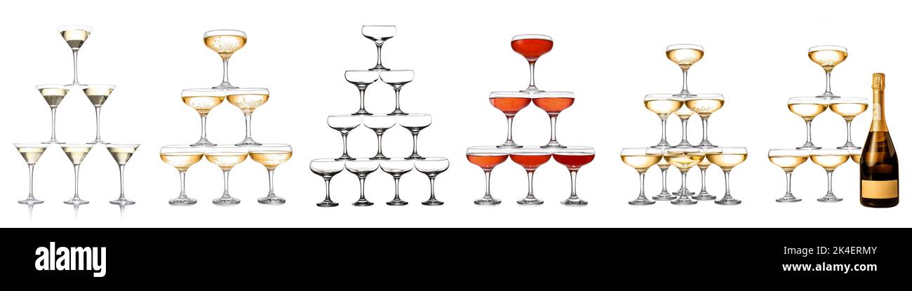 Set di torri di bicchieri con champagne su sfondo bianco Foto Stock