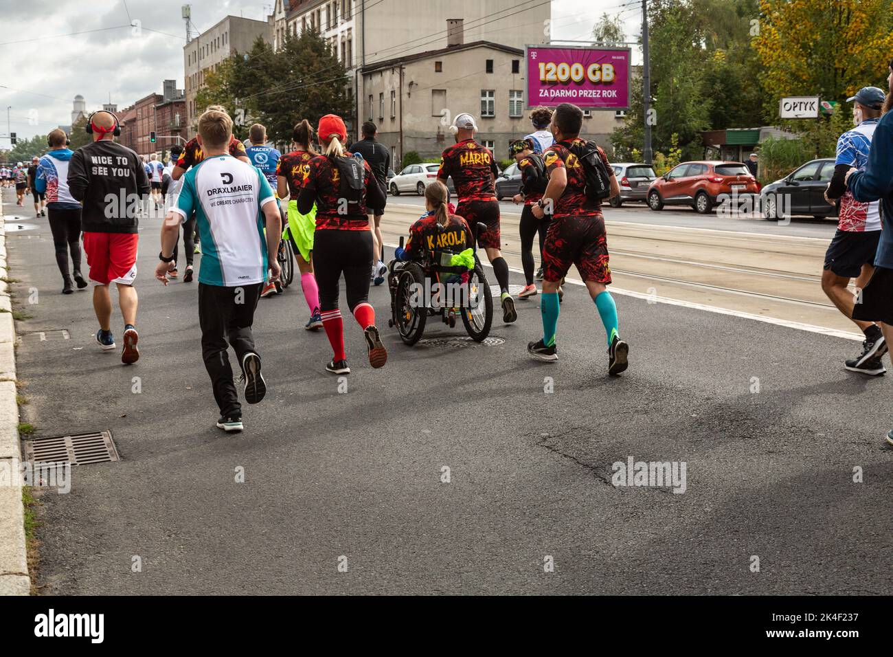 Slesia Marathon 2022, Katowice, Slesia, Polonia. Ottobre 02, 2022. Maratona di Slesia 2022. Maratona di Slesia 2022. Maratoneta che corre attraverso il Th Foto Stock