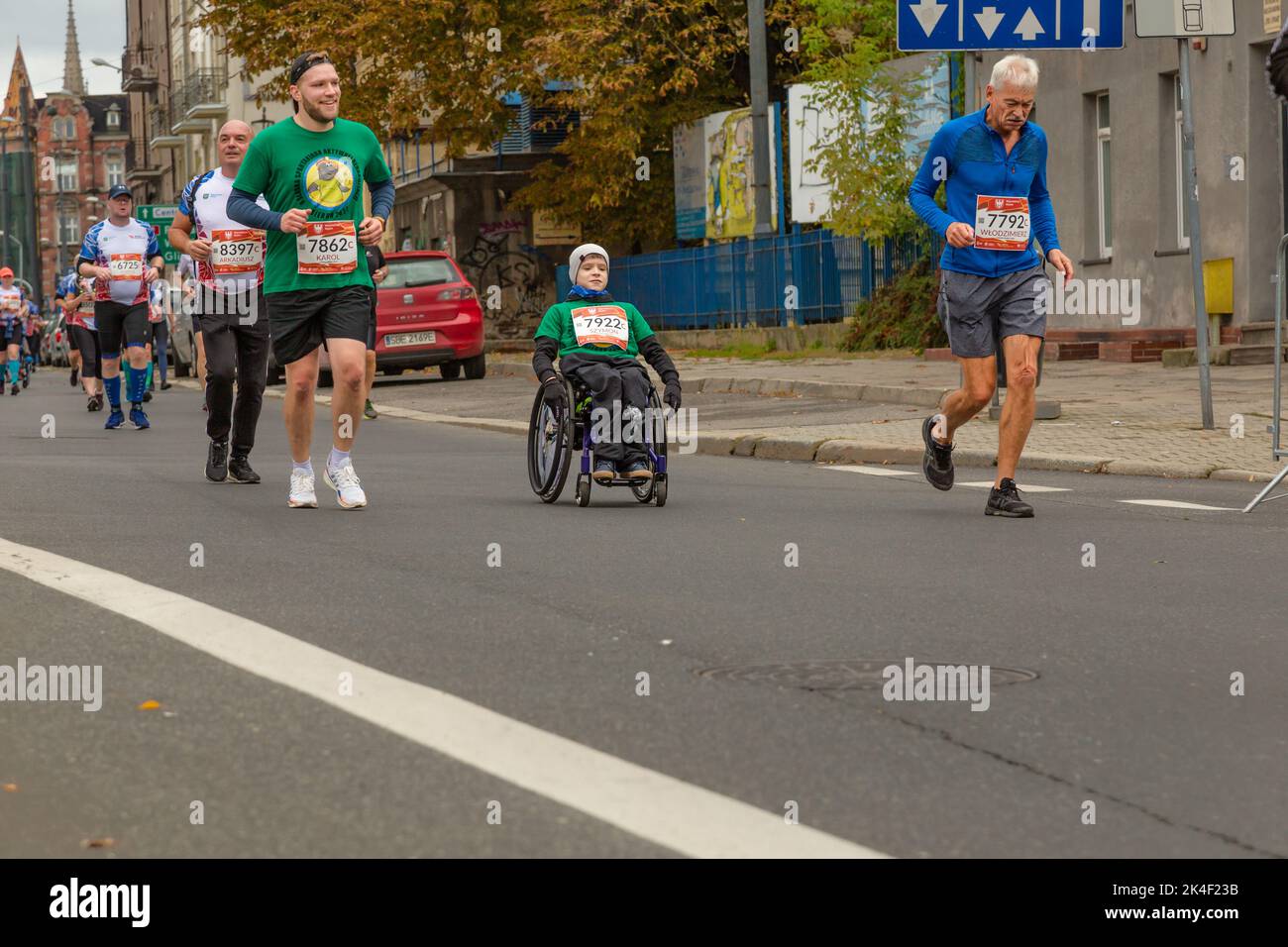 Slesia Marathon 2022, Katowice, Slesia, Polonia. Ottobre 02, 2022. Maratona di Slesia 2022. Maratona di Slesia 2022. Maratoneta che corre attraverso il Th Foto Stock