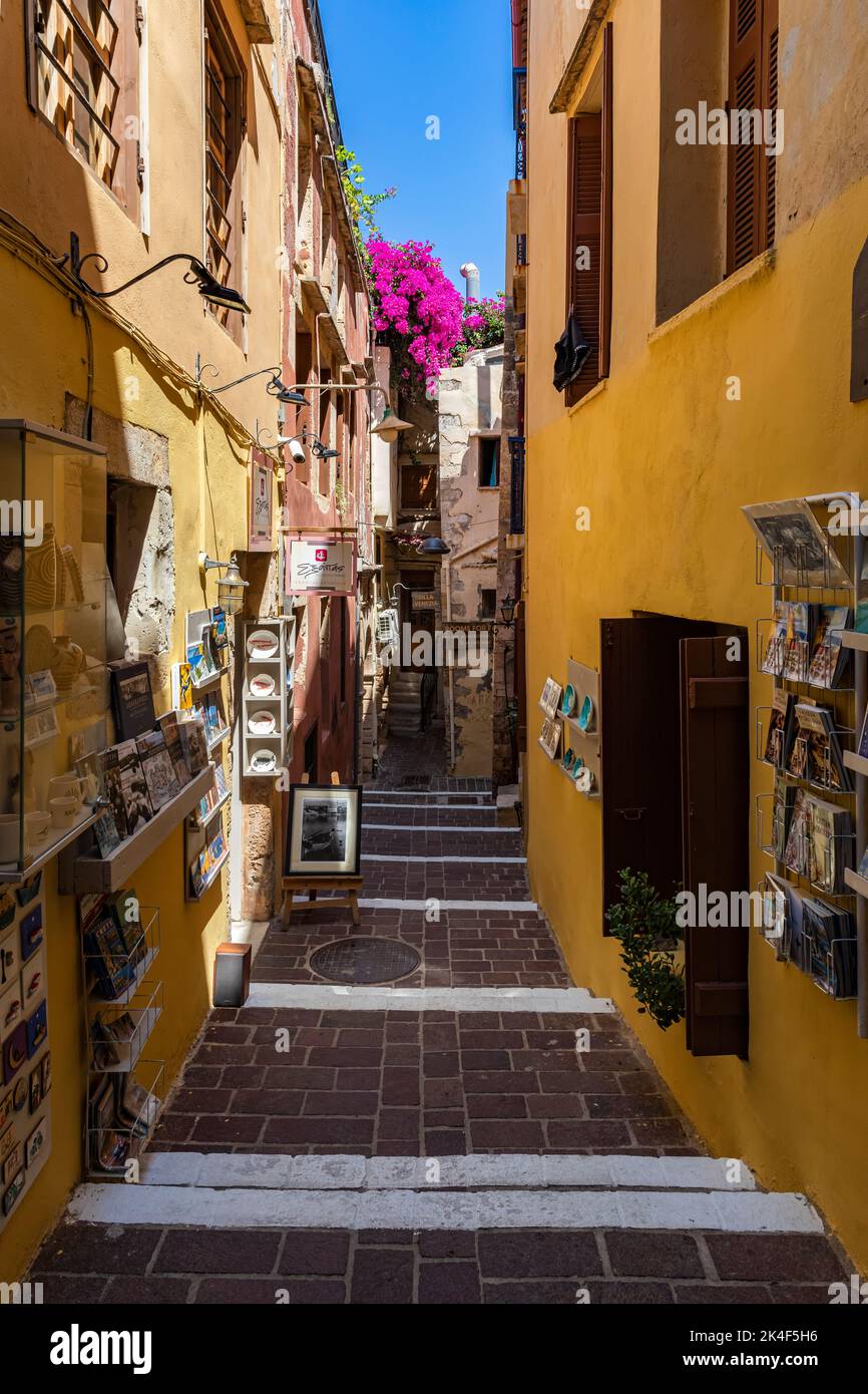 Vicoli stretti nel centro storico di Chania con piccole boutique, caffè e boutique hotel. Foto Stock