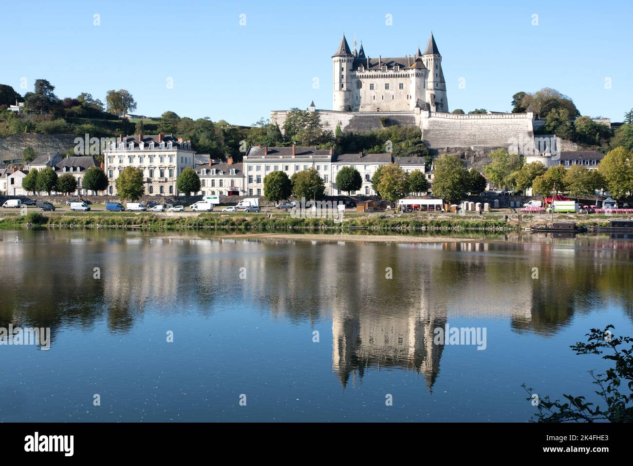 Chateau Saumur visto da l'Île d'Offard Foto Stock