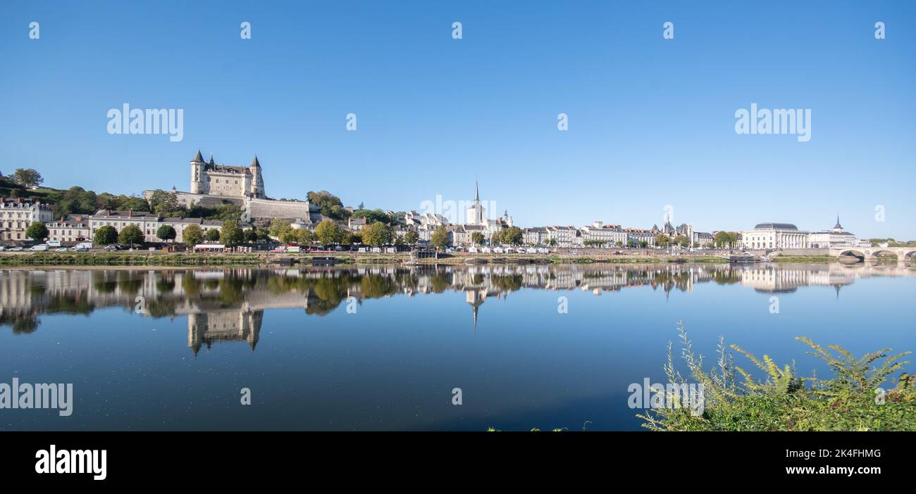 Saumur visto da l'Île d'Offard Foto Stock
