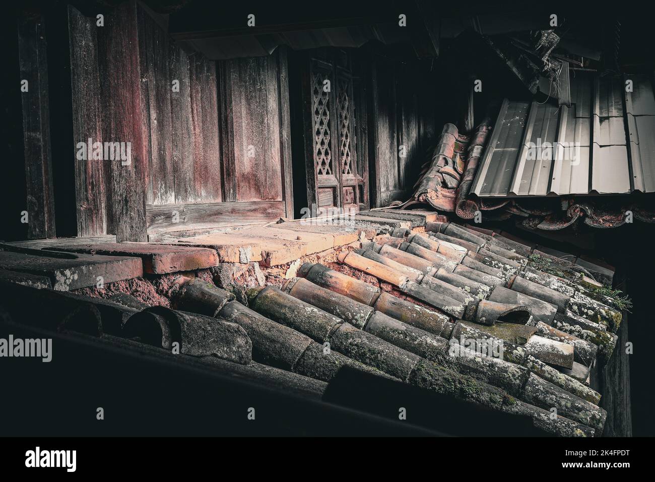 Vecchio tetto di legno tradizionale stile della casa cinese Foto Stock