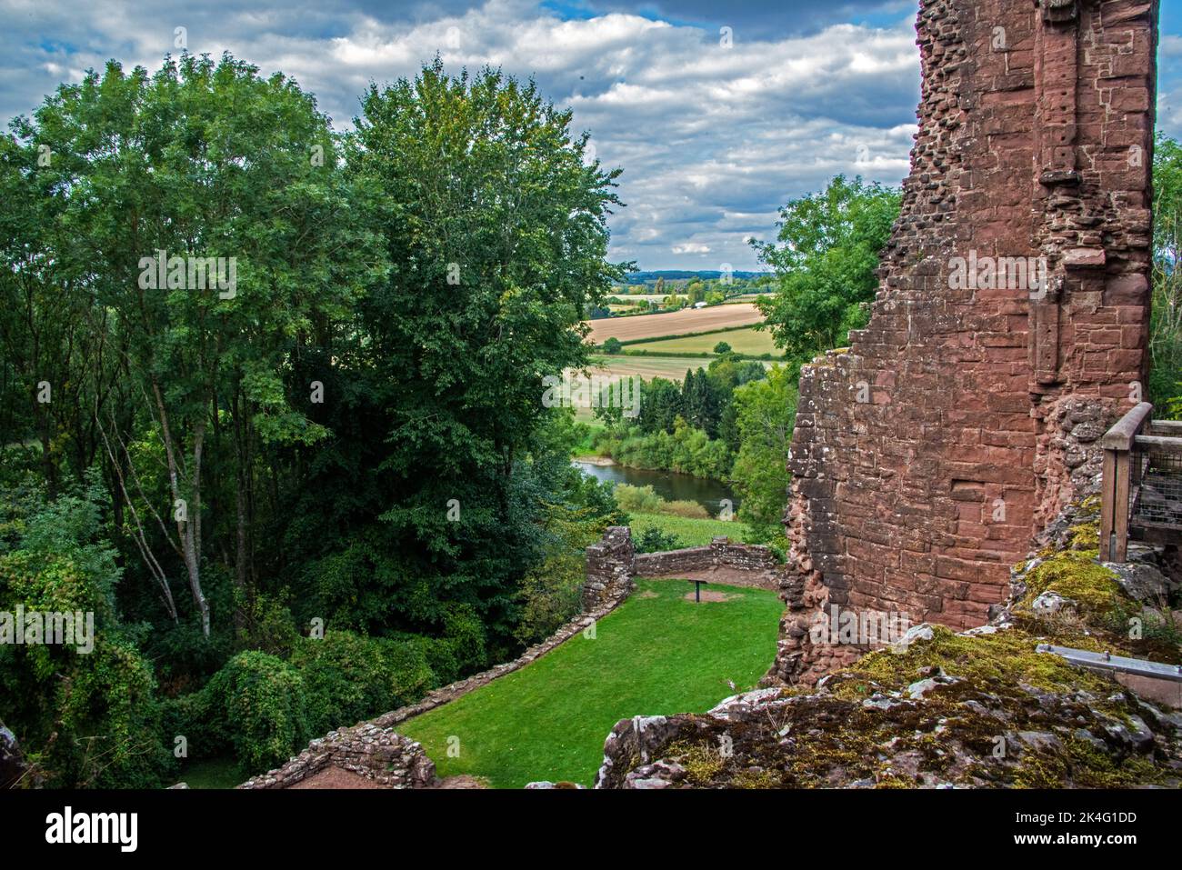 Una vista dal castello di Goodrich, Herefordshire. Foto Stock