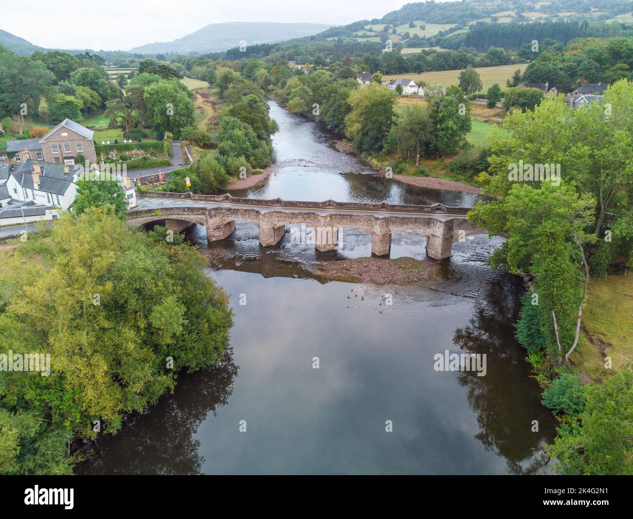 Vista aerea del ponte Crickhowell sul fiume Usk in Galles Foto Stock