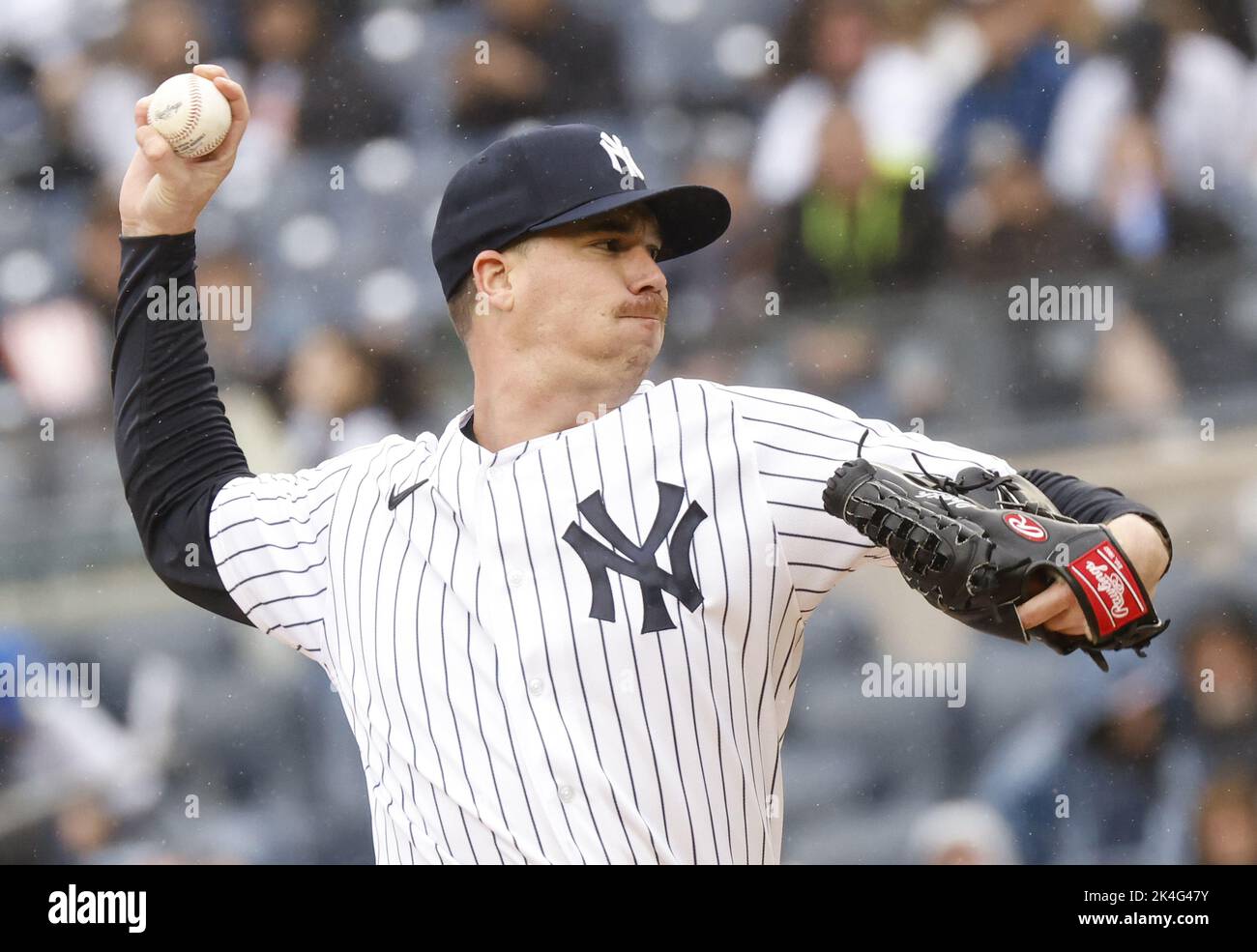 New York City, Stati Uniti. 02nd Ott 2022. Il lanciatore di New York Yankees Chi Chi Gonzalez lancia il primo assalimento contro i Baltimore Orioles allo Yankee Stadium di New York City domenica 2 ottobre 2022. Credit: UPI/Alamy Live News Foto Stock