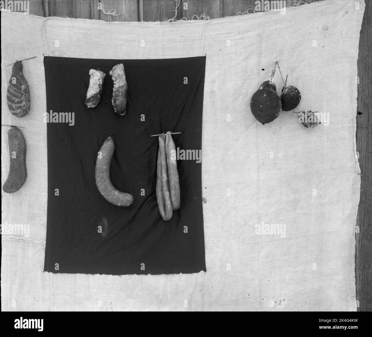 Cibo popolare svedese. L'uso della carne. Diversi tipi di salsicce. Salsicce doganali, salsicce di maiale, salsicce di carne di bovini, piscina di bestiame, rullo gelato. Nordico Foto Stock