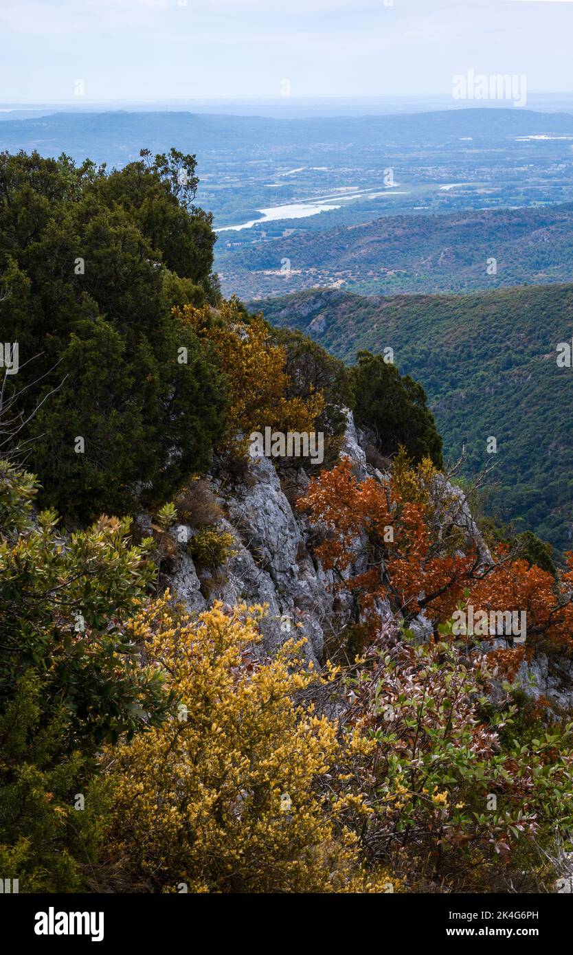 Valle del fiume la Durance nel sud della Francia, visto dalla riserva naturale del Petit Luberon. Foto Stock