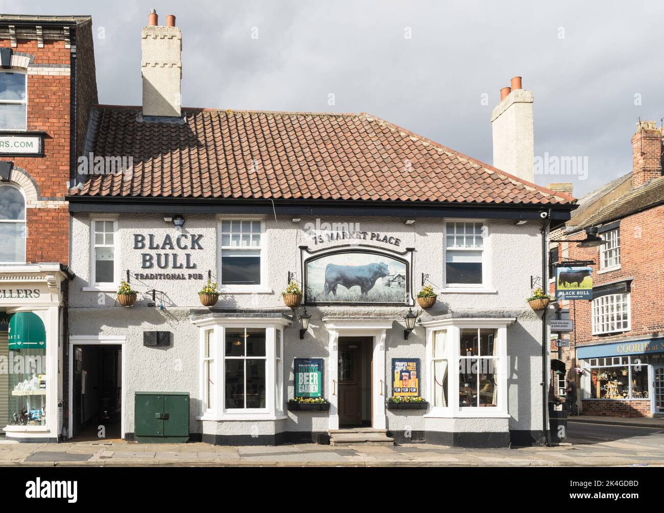 Il pub elencato Black Bull a Thirsk, North Yorkshire, Inghilterra, Regno Unito Foto Stock