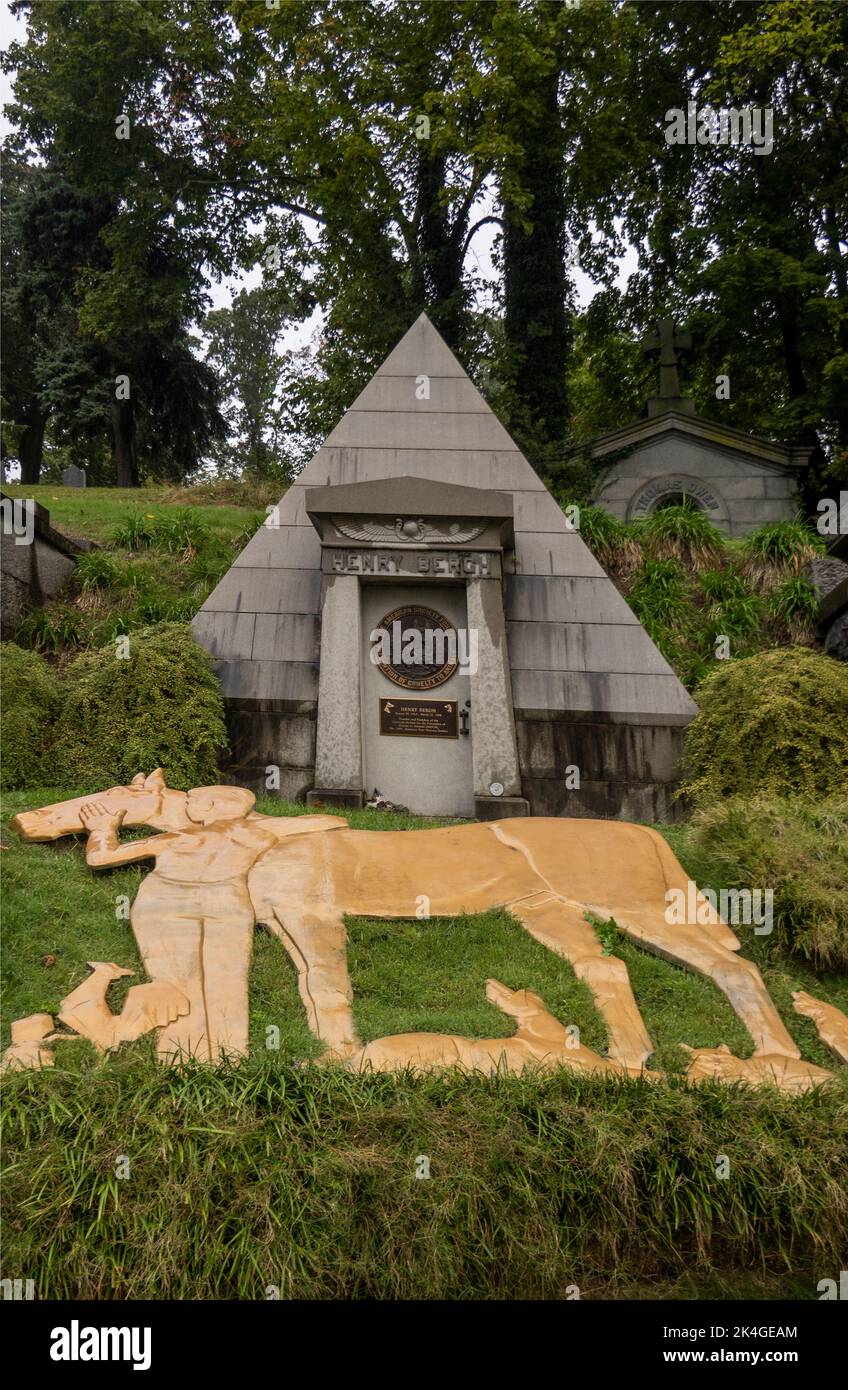 Tombe nel cimitero di Greenwood a Brooklyn, New York Foto Stock