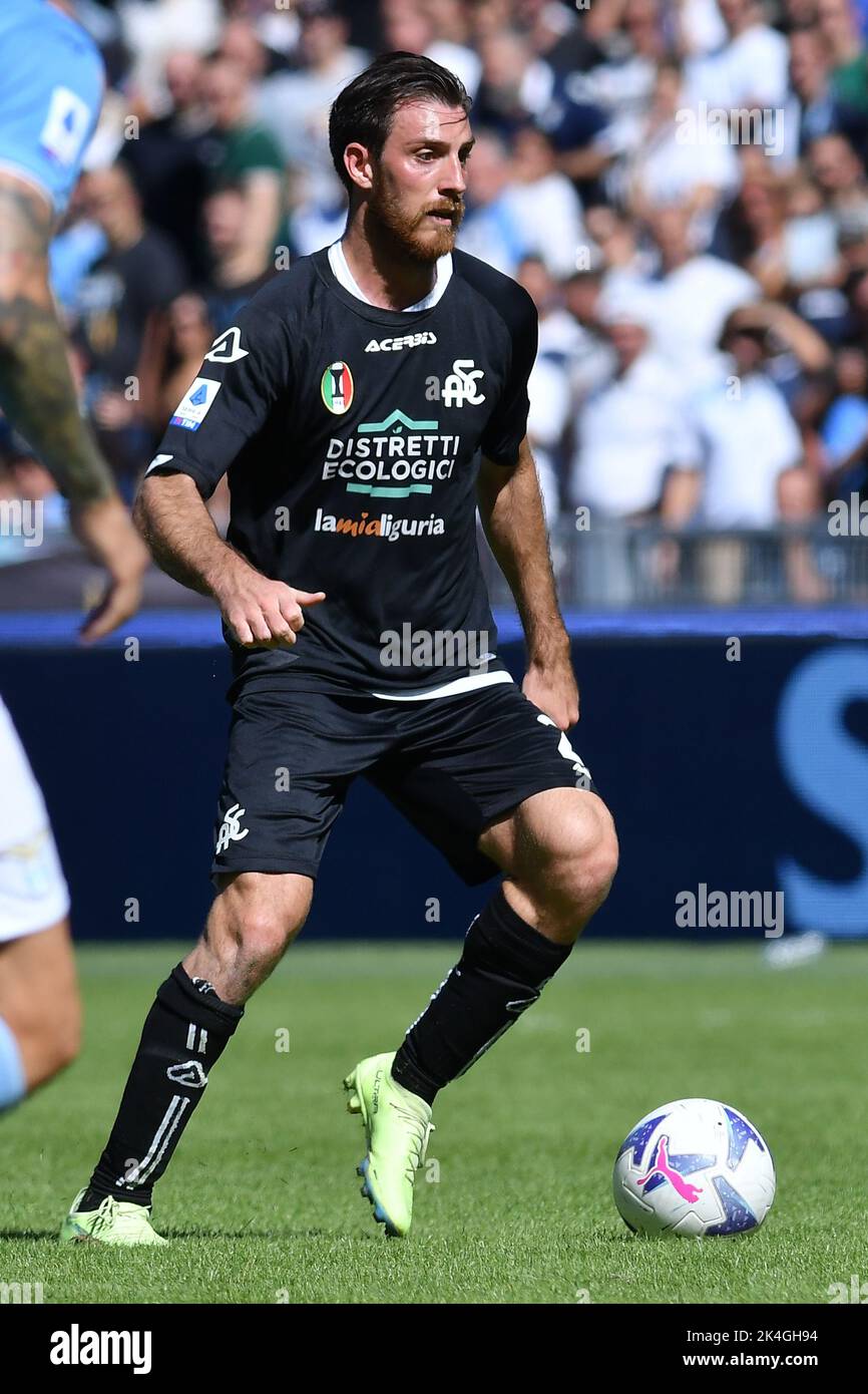 Roma, Lazio. 02nd Ott 2022. Simone Bastoni di Spezia durante la Serie Un incontro tra SS Lazio e Spezia allo stadio Olimpico di Roma, 02nd ottobre 2022. (Foto di credito AllShotLive/SipaUsa) Credit: Sipa USA/Alamy Live News Foto Stock