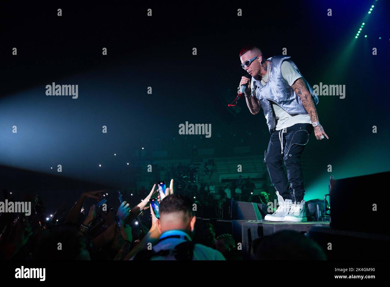 Eboli, Italia. 01st Ott 2022. Sfera Ebasta durante STERA EBBasta - FAMOSO TOUR 2022, concerto di musica italiana a Eboli, ottobre 01 2022 Credit: Independent Photo Agency/Alamy Live News Foto Stock