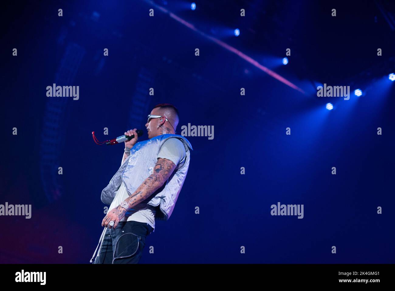 Eboli, Italia. 01st Ott 2022. Sfera Ebasta durante STERA EBBasta - FAMOSO TOUR 2022, concerto di musica italiana a Eboli, ottobre 01 2022 Credit: Independent Photo Agency/Alamy Live News Foto Stock