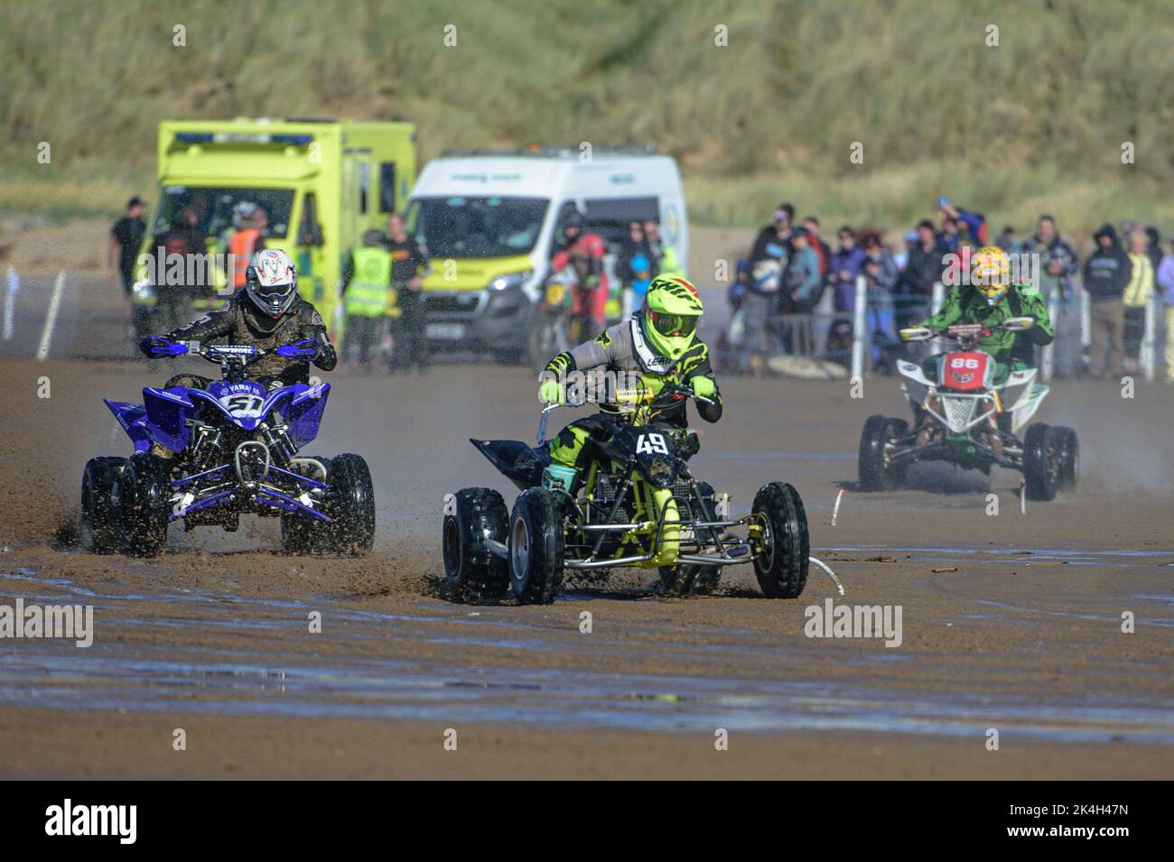 St Annes on Sea, Regno Unito. 2nd ottobre 2022. Liam Whetton (49) guida Lance Hoadley (51) e Andy Watson (86) durante il Fylde ACU British Sand Racing Masters Championship domenica 2nd ottobre 2022. (Credit: Ian Charles | MI News) Credit: MI News & Sport /Alamy Live News Foto Stock