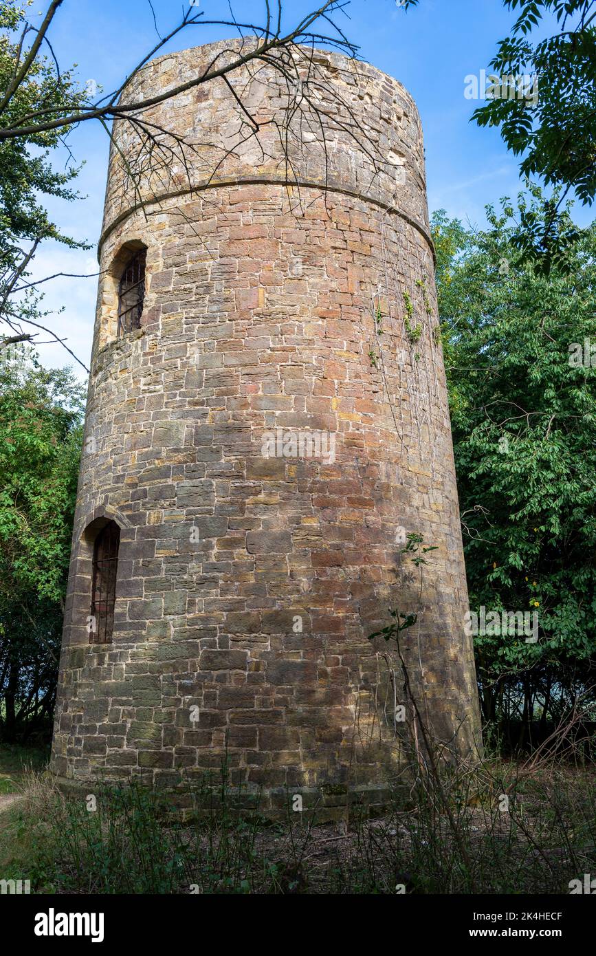 Fullers Tower, una delle tante follie costruite per 'Mad Jack' Fuller nel villaggio di Brightling, East Sussex, Inghilterra, Regno Unito Foto Stock