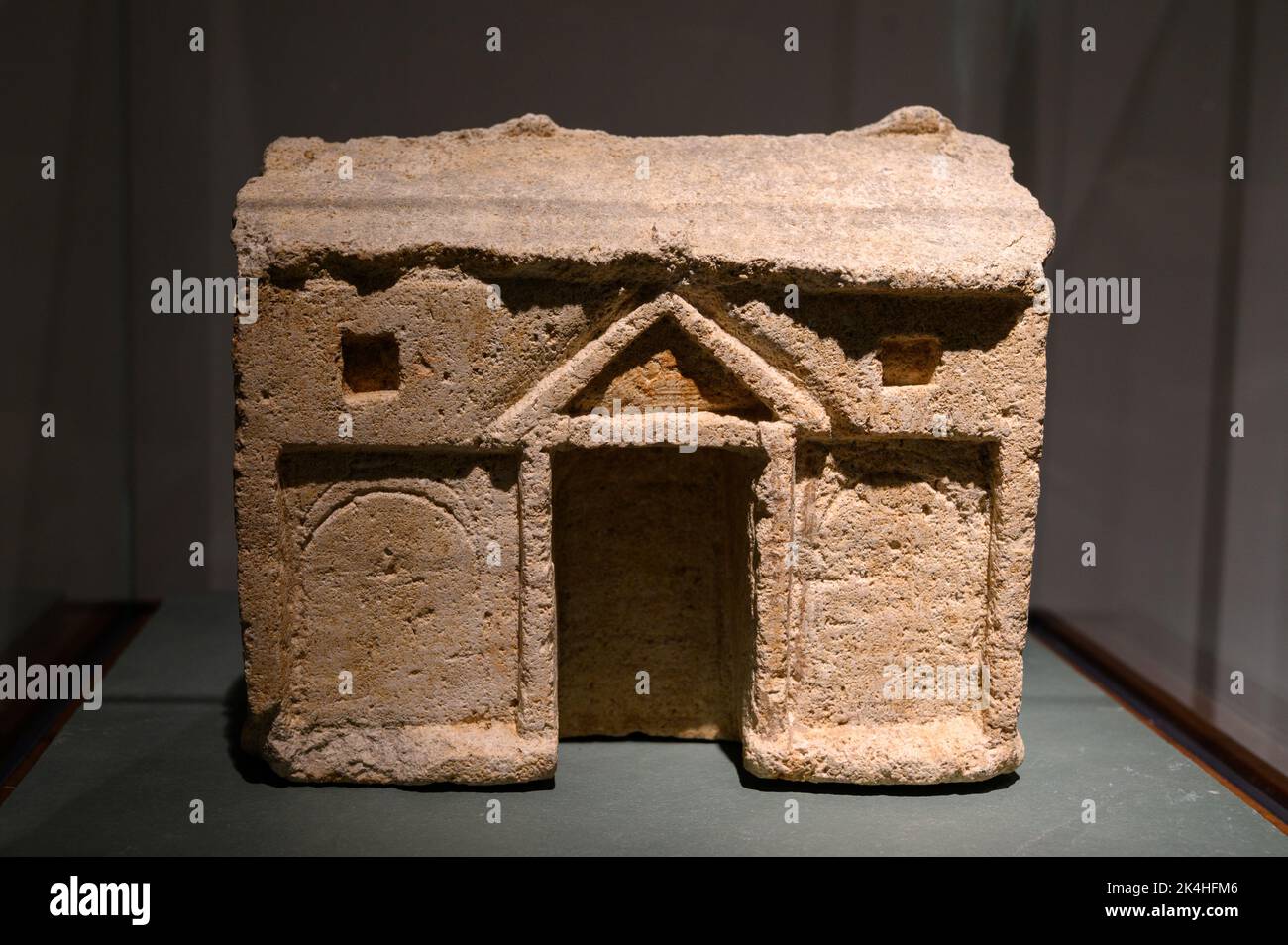 Due modelli di case del vico gallo-romano di Titelberg. 2nd ° secolo d.C. Possono essere piccoli santuari domestici dedicati ad un culto degli antenati. Foto Stock
