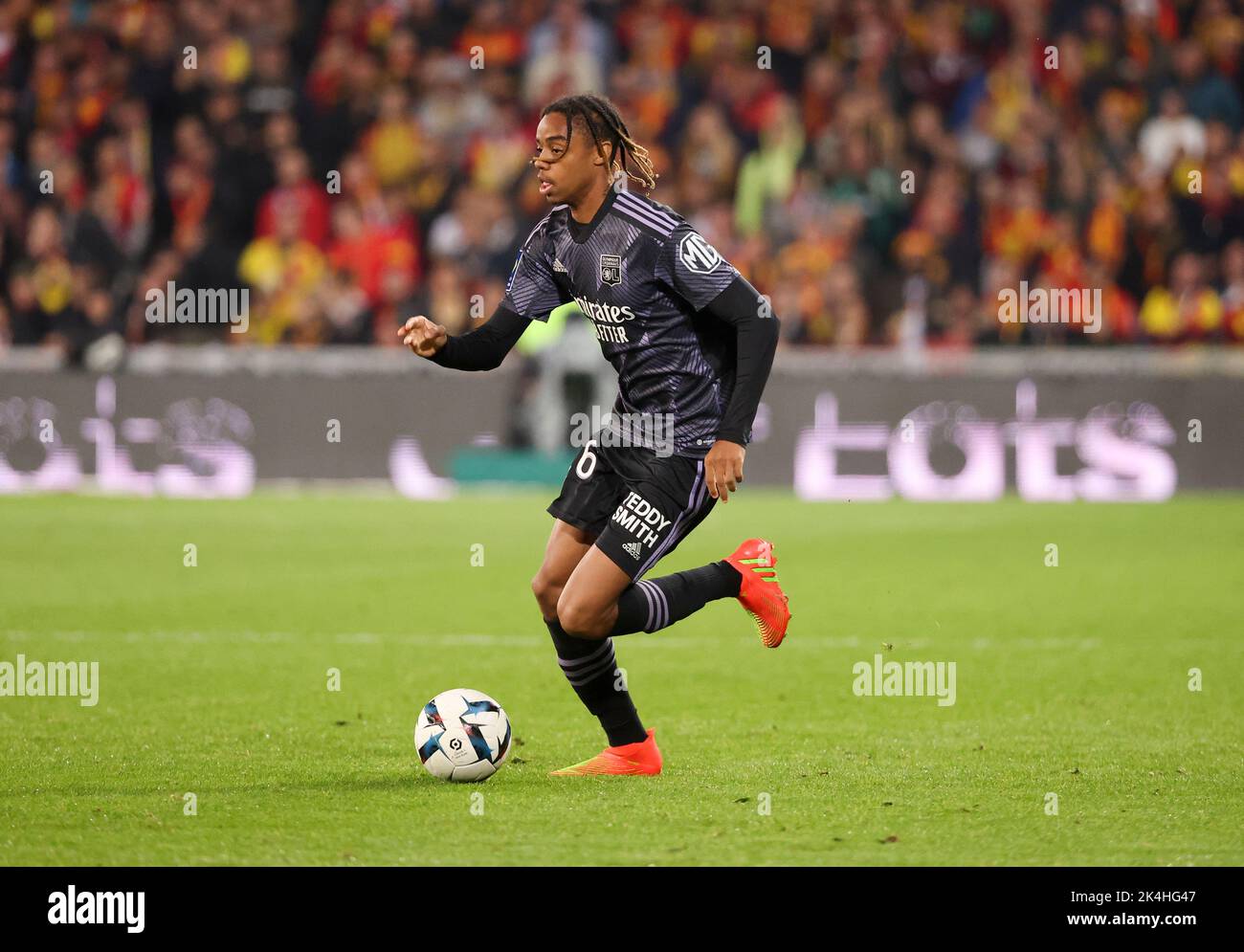 Bradley Barcola di Lione durante il campionato francese Ligue 1 partita di calcio tra RC Lens (RCL) e Olympique Lyonnais (OL, Lione) il 2 ottobre 2022 allo Stade Bollaert-Delelis di Lens, Francia - Foto Jean Catuffe / DPPI Foto Stock