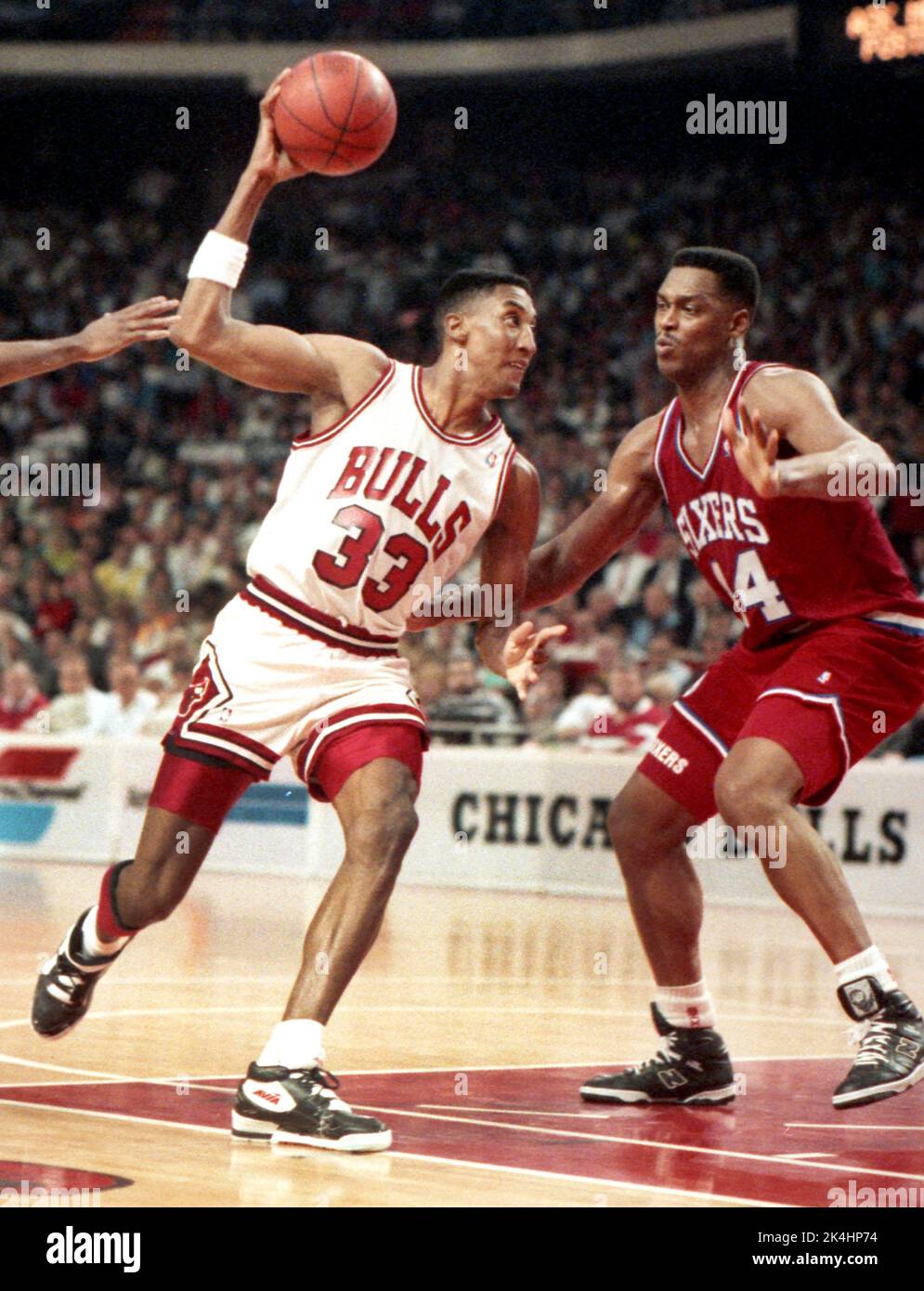 Scottie Pippen dei Chicago Bulls è mostrato in game action, CA. 1995. Foto Stock