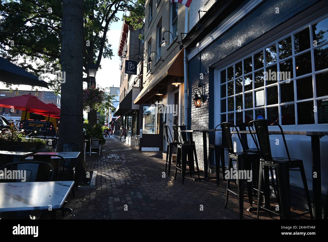Lo storico quartiere dello shopping della Citta' Vecchia su King Street ad Alexandria, Virginia. Foto Stock