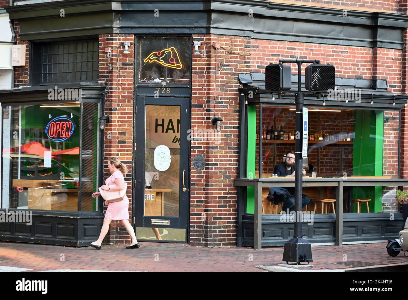 Lo storico quartiere dello shopping della Citta' Vecchia su King Street ad Alexandria, Virginia. Foto Stock