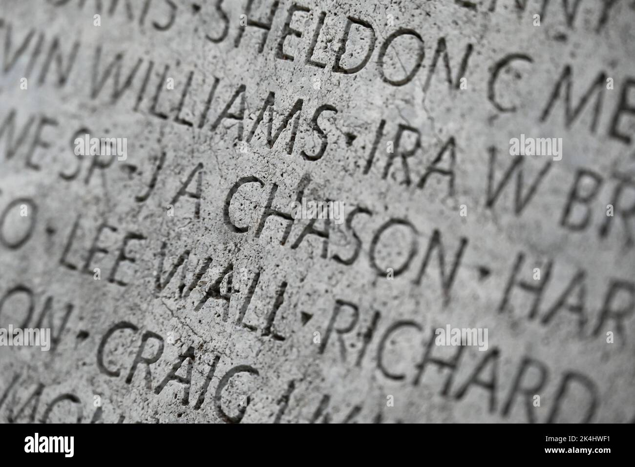 Primo piano del nome J A Chason, inciso sul Law Enforcement Memorial Wall a Washington, DC. Capo della polizia per Fayetteville NC ucciso il 3 marzo 1907. Foto Stock