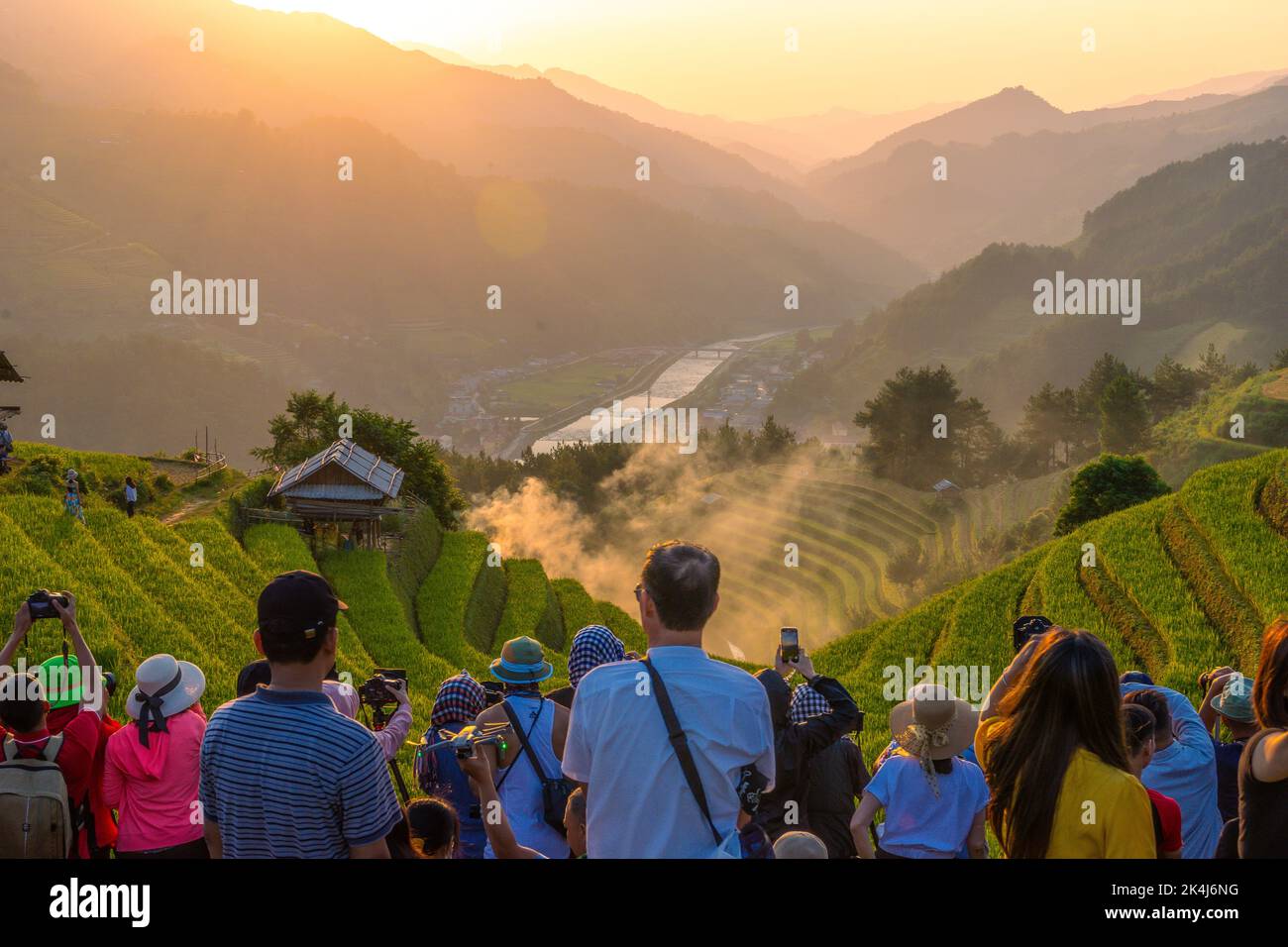 Provincia di Yen Bai, Vietnam - 23 Set 2022: Vista dei turisti e della gente  locale in