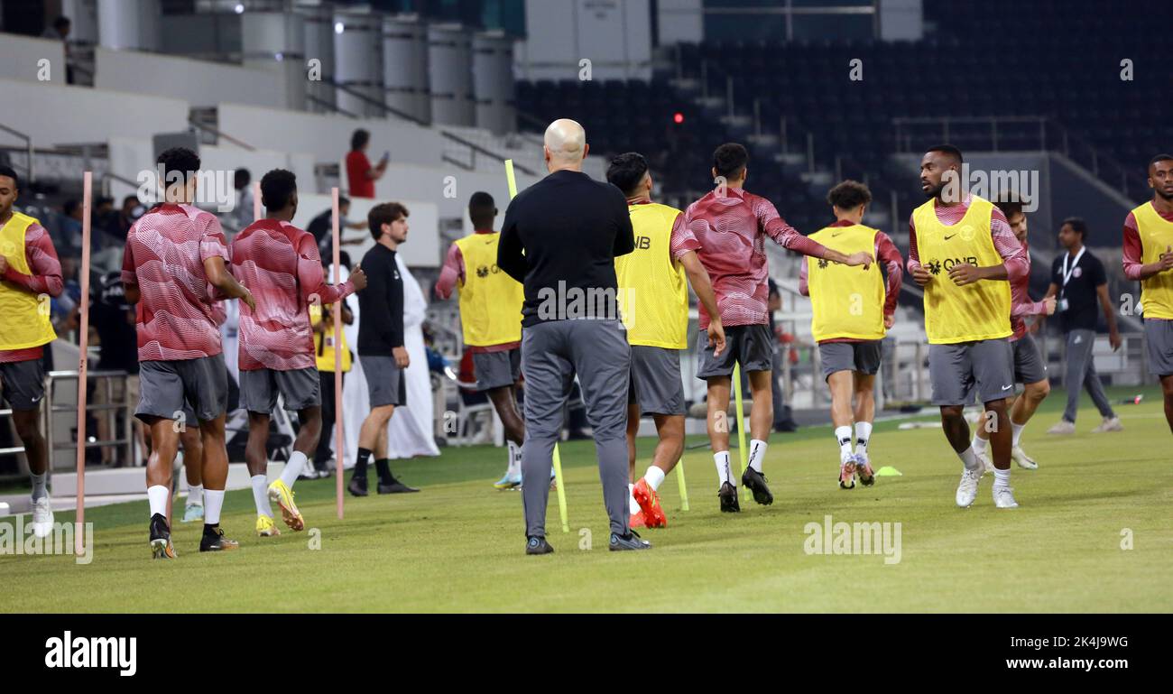 Qatar. 2nd Ott 2022. La prima formazione aperta della prima squadra nazionale del Qatar si è tenuta allo stadio al Sadd. (Credit Image: © Sidhik Keerantakath/Pacific Press via ZUMA Press Wire) Foto Stock