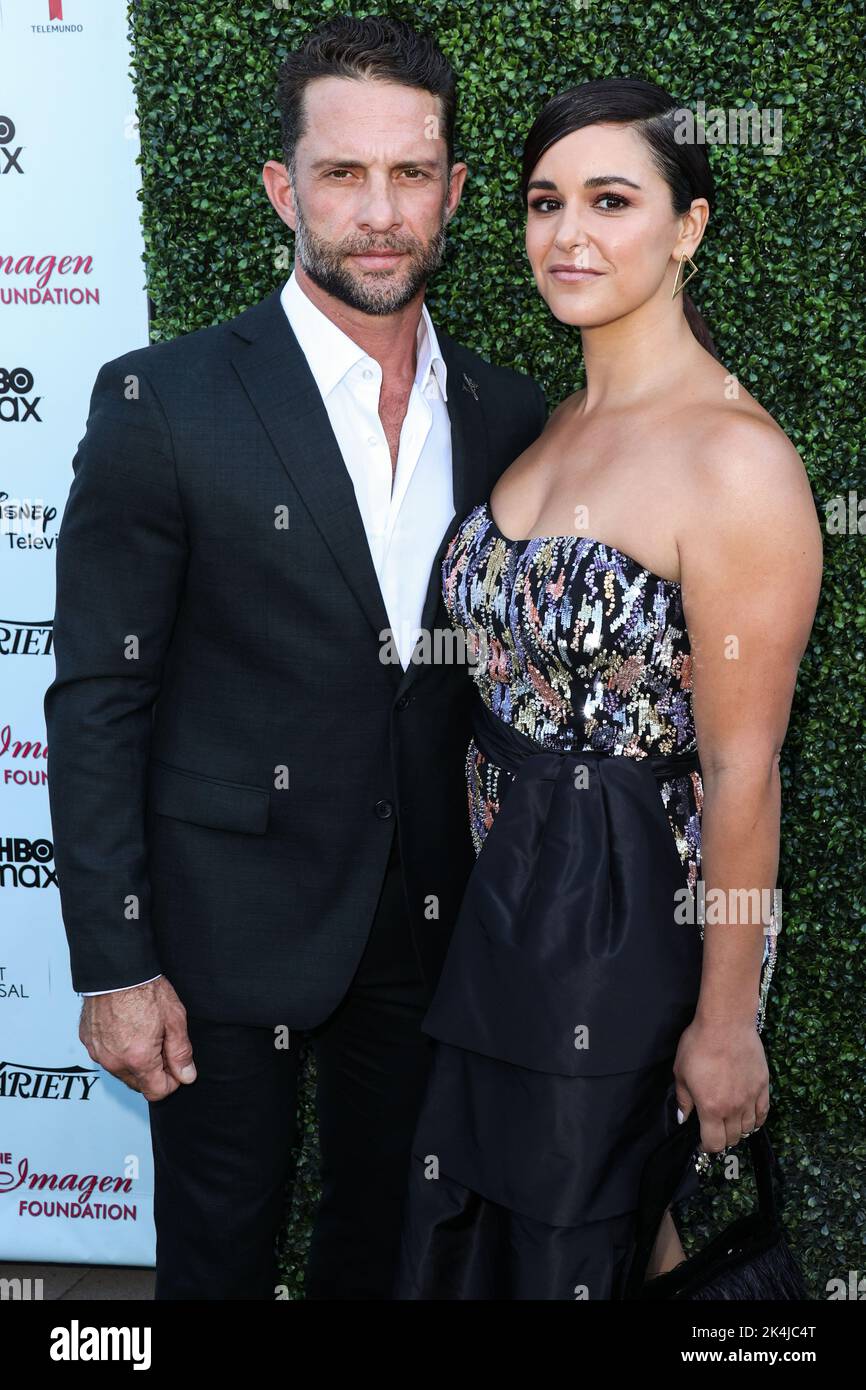 LOS ANGELES, CALIFORNIA, USA - 02 OTTOBRE: L'attore cubano-americano David Fumero e la moglie/attrice americana Melissa Fumero arrivano al 37th° Annual Imagen Awards tenutosi presso LA Plaza de Cultura y Artes il 2 ottobre 2022 a Los Angeles, California, Stati Uniti. (Foto di Xavier Collin/Image Press Agency) Foto Stock