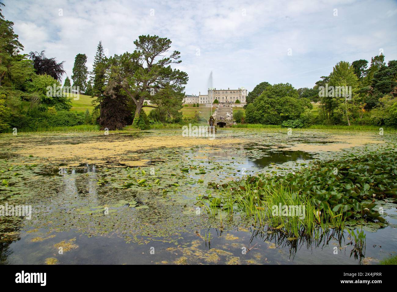 Powerscourt House and Gardens, una delle tenute più belle d'Irlanda Foto Stock