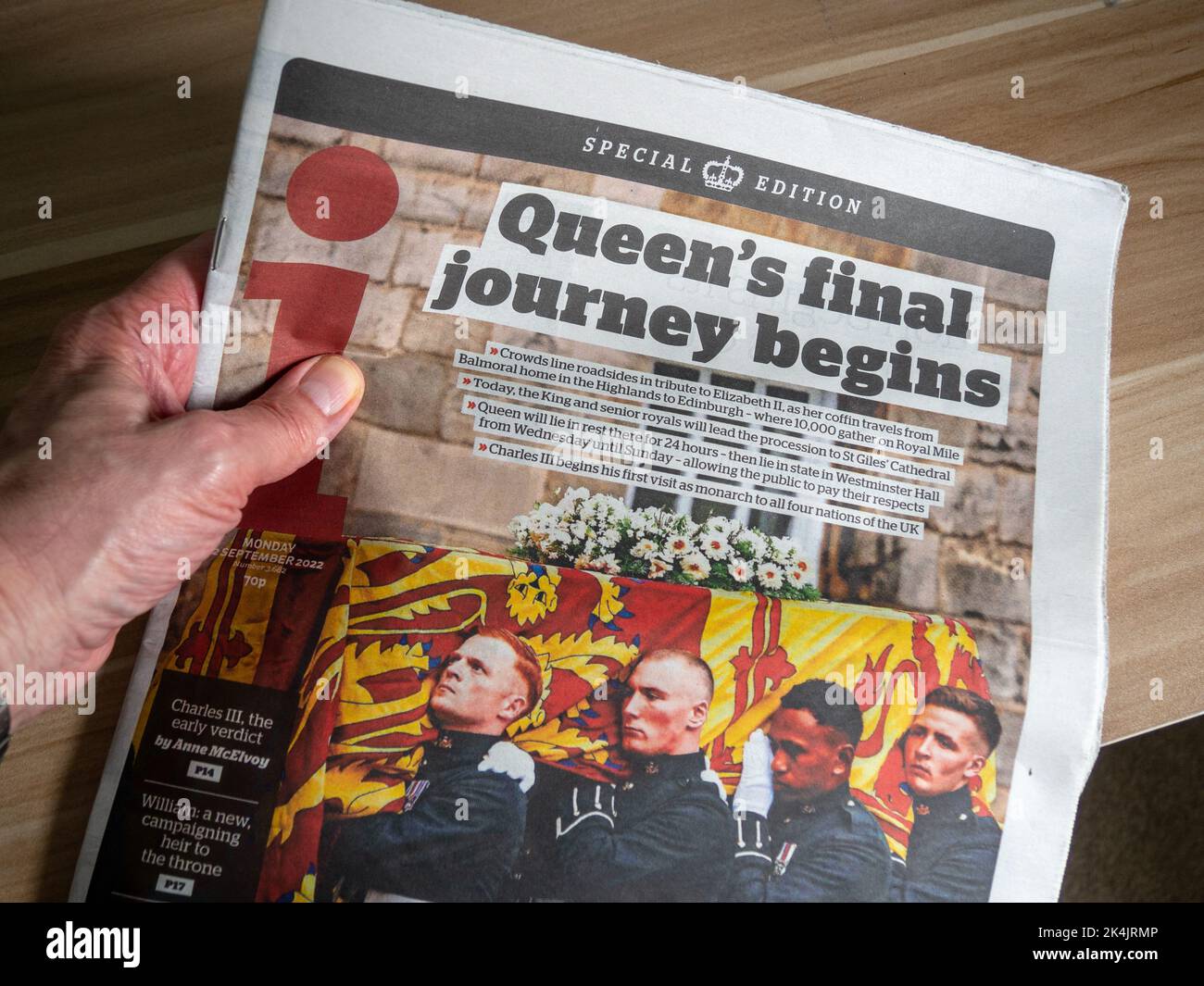Queen's Final Journey Begins, titolo sul i paper del 12 settembre 2022, in seguito alla morte della regina Elisabetta II Foto Stock