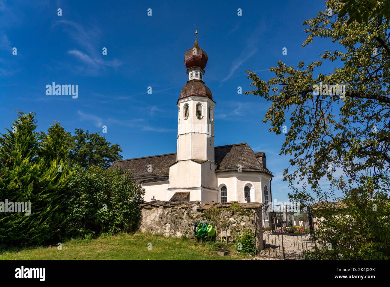 Die Filalkirche St. Andreas in Thalkirchen, Bad Endorf, Bayern, Deutschland | Chiesa di St. Andreas a Thalkirchen, Bad Endorf, Baviera, Germania Foto Stock