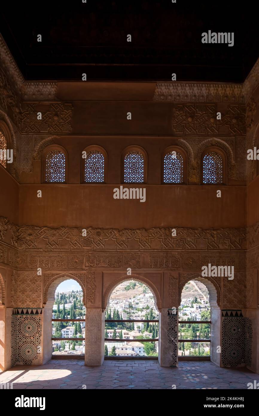 interno di una hacienda, o casa messicana in america latina, ingresso di luce a contrasto con lo spazio, la luce e l'ombra Foto Stock