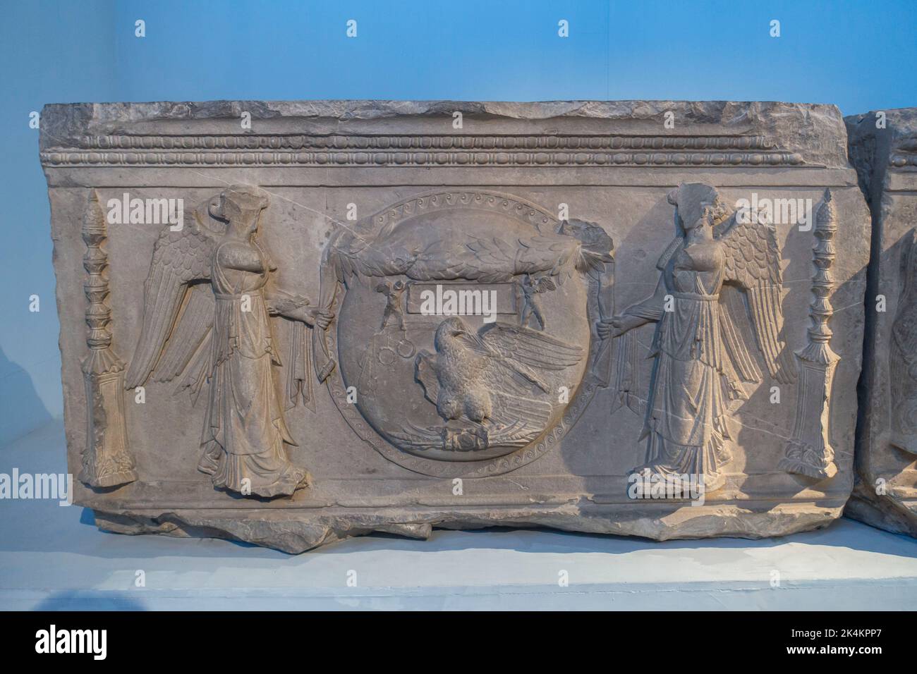 Roma, Centrale Montemartini, Museo, Monumento Trionfale eretto da Boccus, Re di Mauritania, calcare grigio Foto Stock