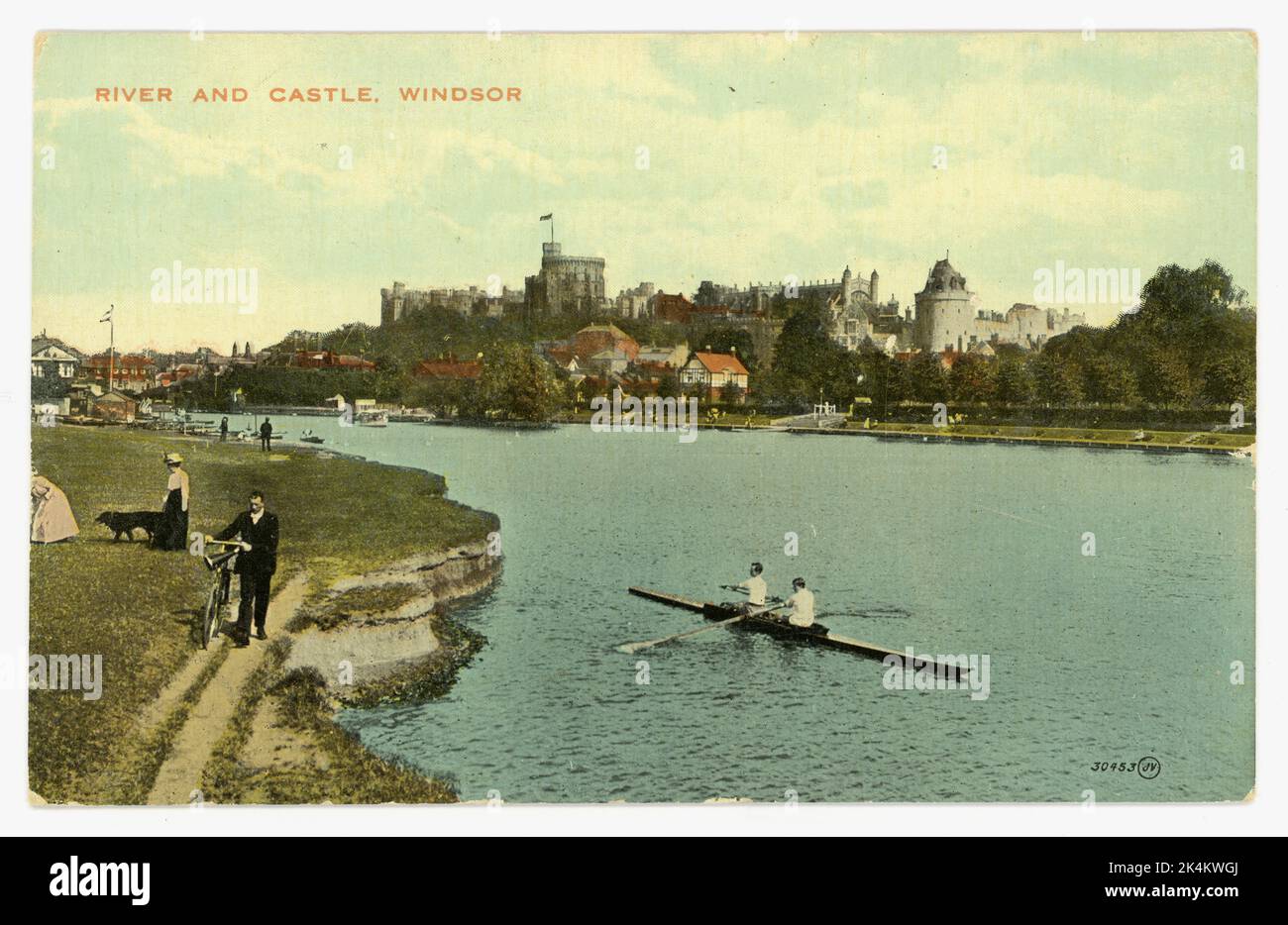 Cartolina originale di colore edoardiano raffigurante il canottaggio di fronte al castello di Windsor e al fiume Tamigi. Windsor, Berkshire, Inghilterra, Regno Unito circa 1910 Foto Stock