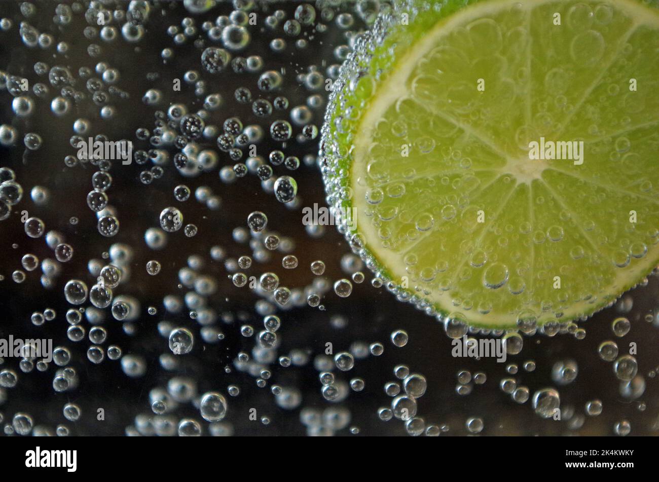 Anidride carbonica insieme ad un limone. Foto Stock
