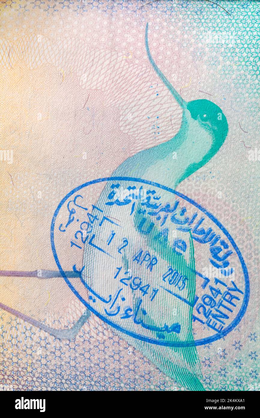 Francobollo degli Emirati Arabi Uniti nel passaporto britannico - entrata negli Emirati Arabi Uniti il 12 aprile 2015 Foto Stock