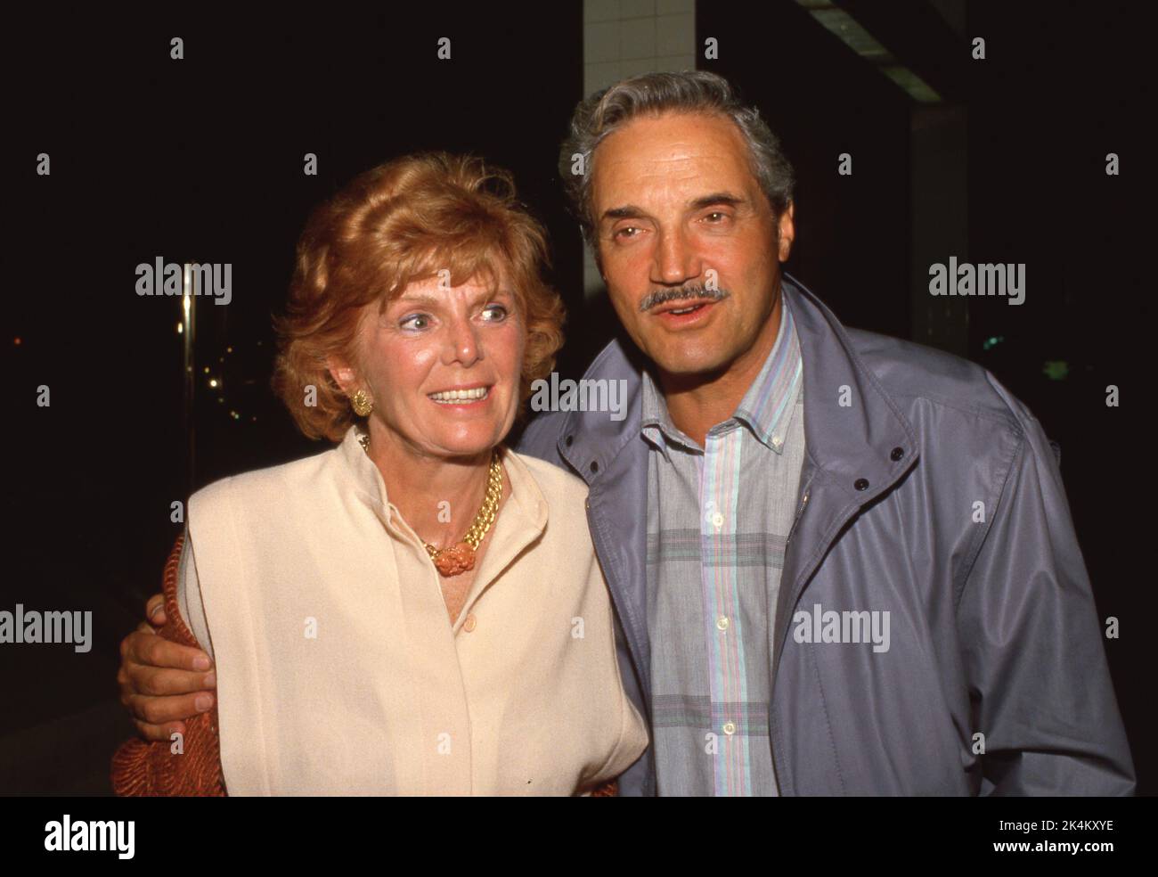 Hal Linden e la moglie Frances Martin al Nicky Blair's Restaurant il 28 maggio 1986 a Hollywood, California. Credit: Ralph Dominguez/MediaPunch Foto Stock