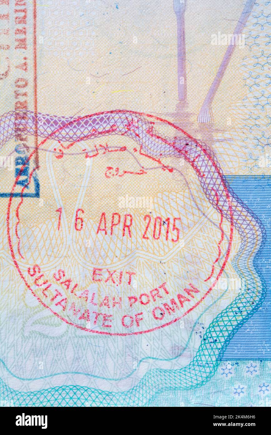 Uscita Salalah Port Sultanate di Oman 16 aprile 2015 francobollo nel passaporto britannico Foto Stock