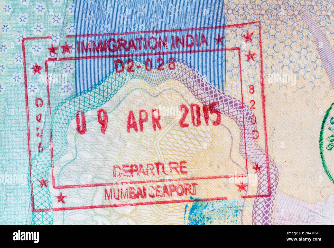 Immigrazione India partenza Mumbai Seaport 09 aprile 2015 timbro in passaporto britannico Foto Stock