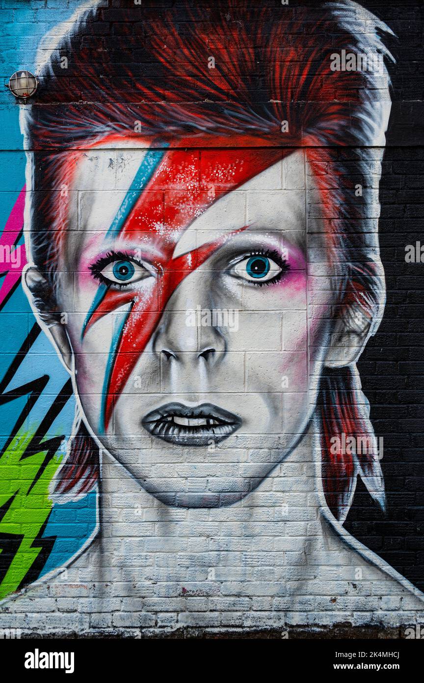 Ritratto Graffiti di David Bowie come Ziggy Stardust in una strada secondaria di Brighton Foto Stock