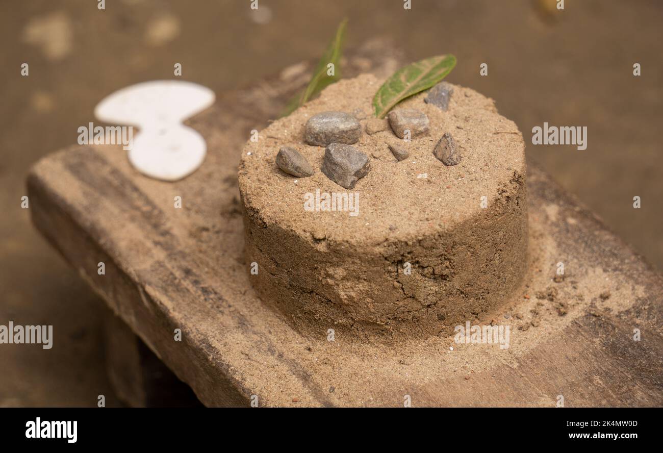 Torta fatta di argilla. Utilizzare l'immagine come sfondo creativo. Può essere utilizzato anche come elemento grafico. Foto Stock