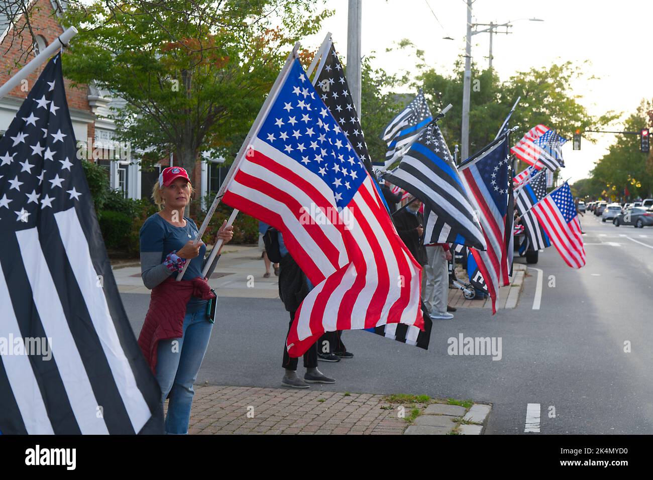 L'AMERICA SOSTIENE IL BLU - I PATRIOTI Uniti DI CAPO STANDOUT. Hyannis, Massachusetts su Cape Cod Foto Stock