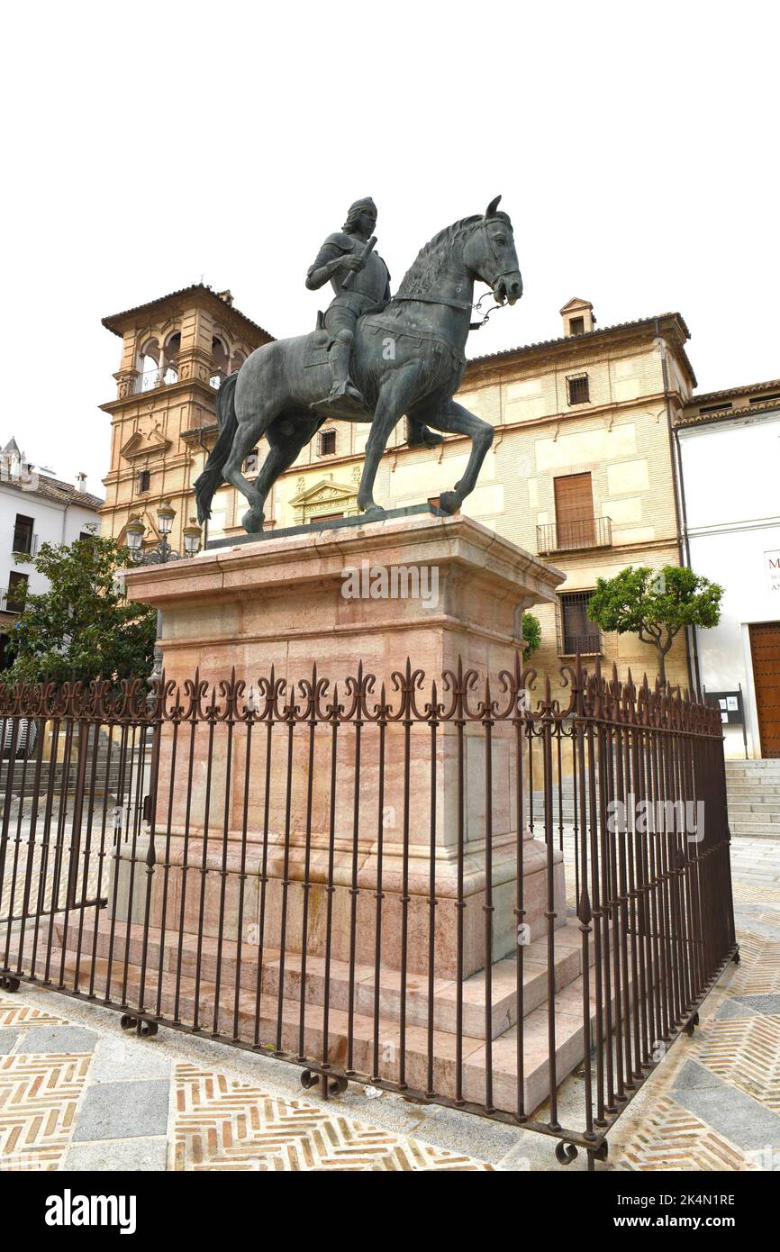 Antequera, piazza Coso Viejo con statua equestre del re Fernando i de Antequera rey de Aragón. Málaga, Andalusia, Spagna. Foto Stock