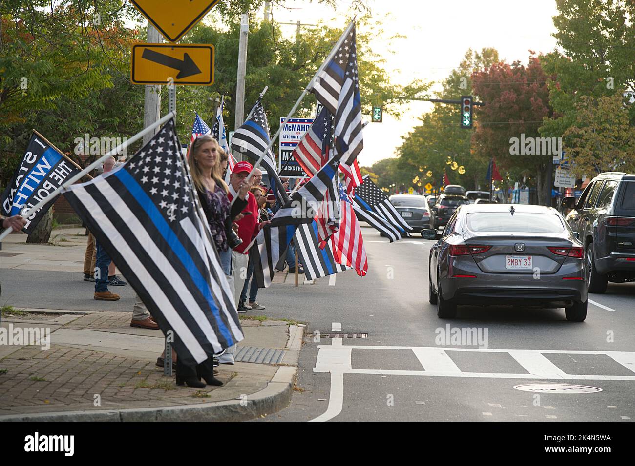 L'AMERICA SOSTIENE IL BLU - I PATRIOTI Uniti DI CAPO STANDOUT. Hyannis, Massachusetts su Cape Cod Foto Stock
