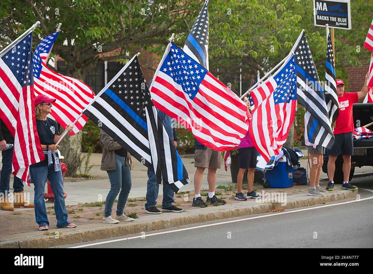 L'AMERICA SOSTIENE IL BLU - I PATRIOTI Uniti DI CAPO STANDOUT. Hyannis, Massachusetts su Cape Cod Foto Stock