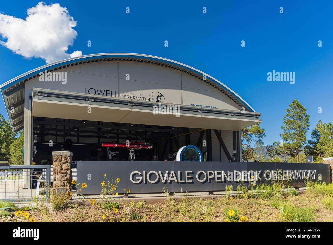 FLAGSTAFF, AZ - 1 SETTEMBRE 2022: Osservatorio Open Deck di Giovale presso l'Osservatorio Lowell, famoso osservatorio in Arizona fondato da Percival Lowell. Foto Stock