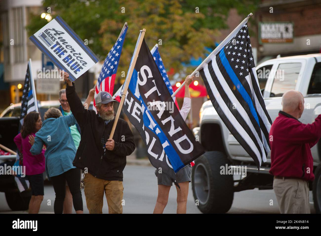 L’AMERICA SOSTIENE IL BLU – I PATRIOTI del Capo UUnited IN GRANDE STILE. Hyannis, Massachusetts su Cape Cod Foto Stock