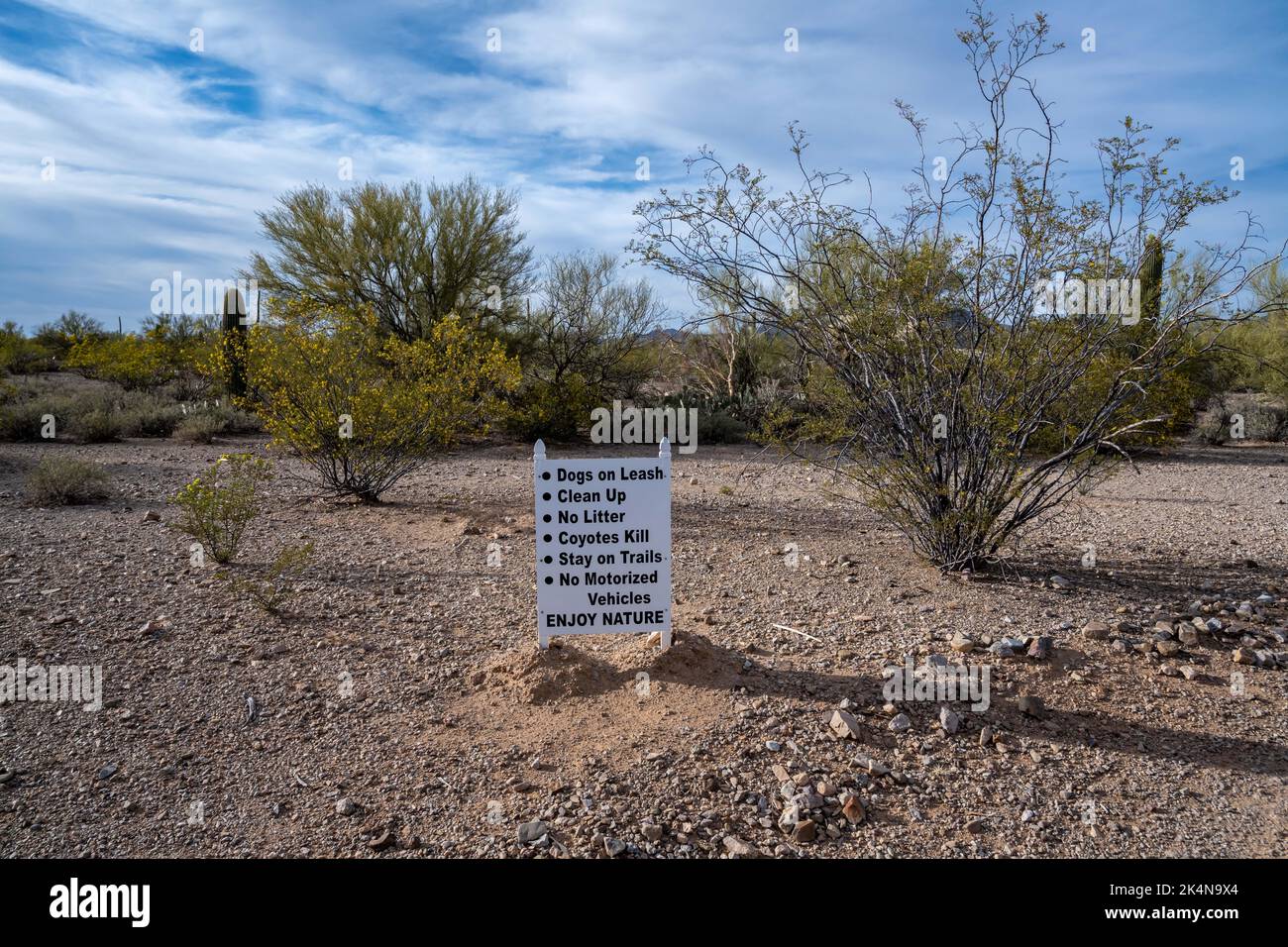 Un cartello di avvertimento per gli escursionisti a Tucson, Arizona Foto Stock